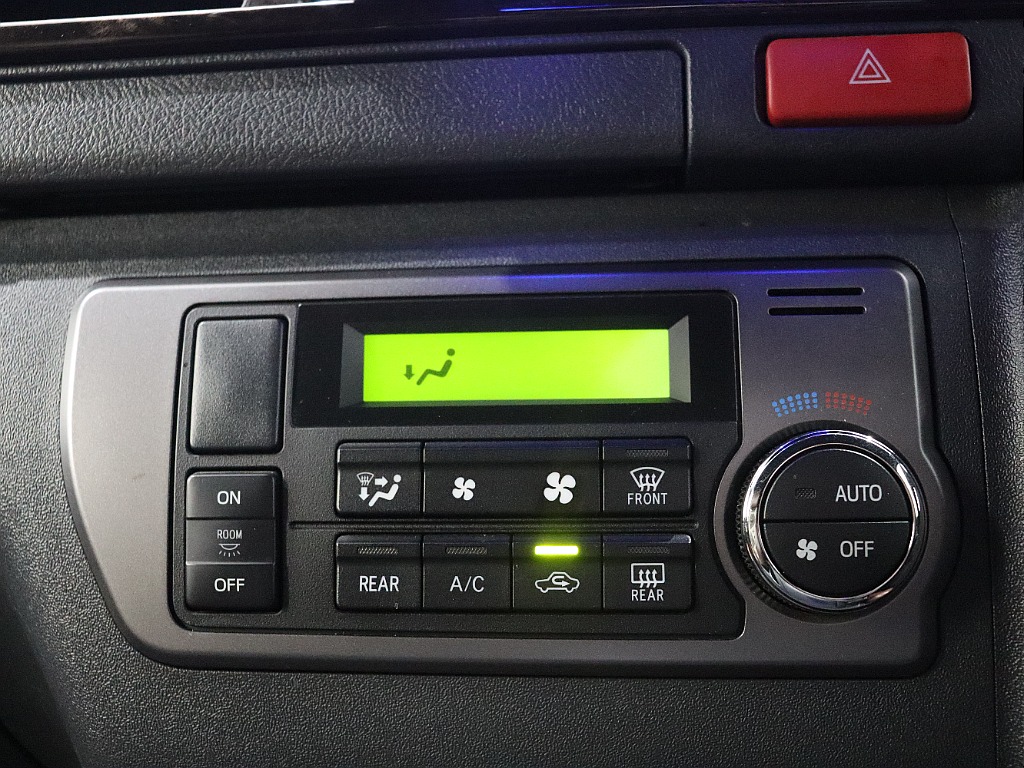 トヨタ ハイエースバン(25枚目)