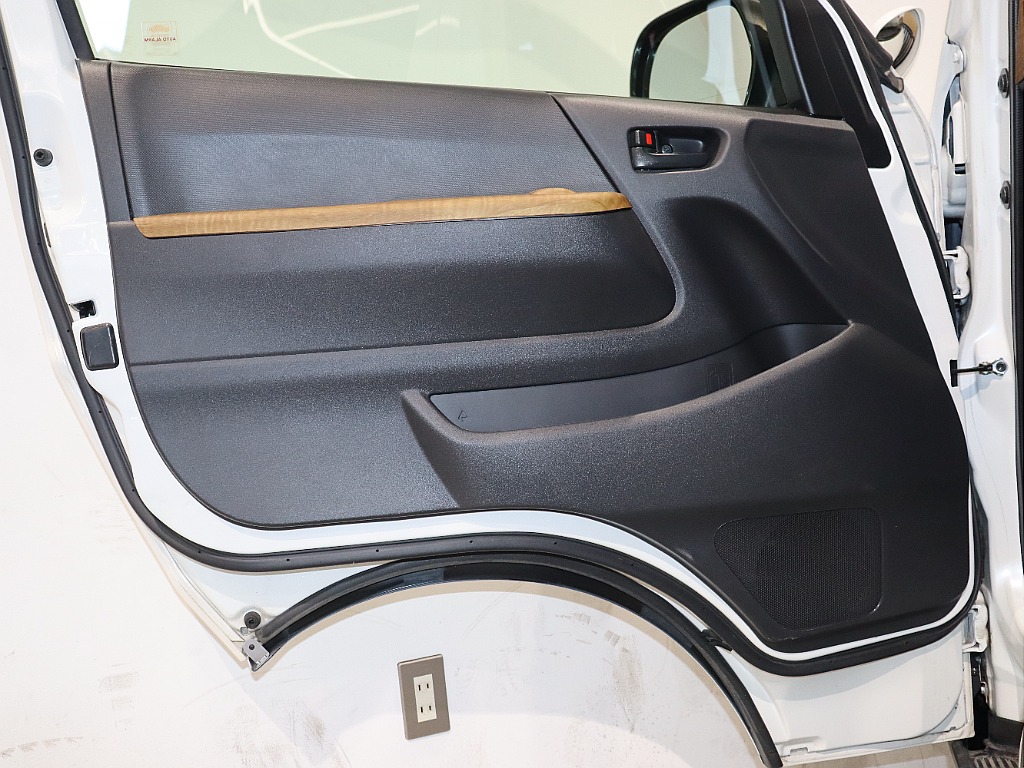 トヨタ ハイエースコミューター(38枚目)