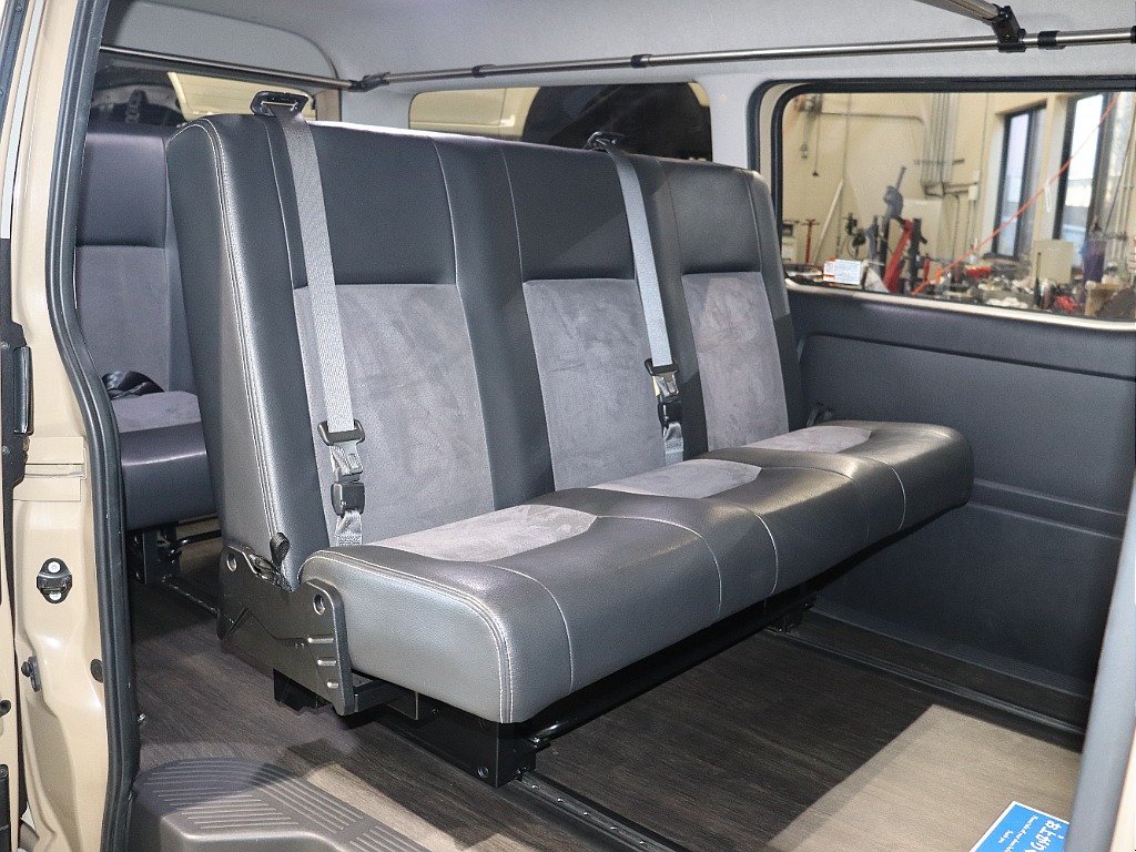 買取直販・希少シートアレンジ1ナンバー8人乗り♪嬉しいディーゼルエンジン♪
