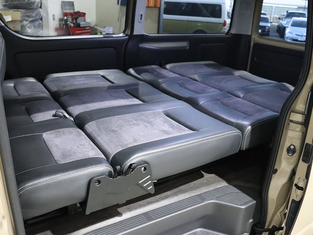 買取直販・希少シートアレンジ1ナンバー8人乗り♪嬉しいディーゼルエンジン♪