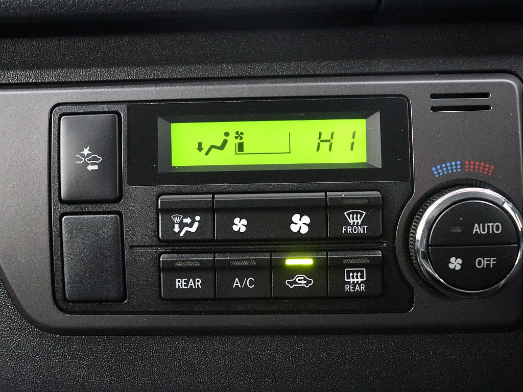 トヨタ ハイエースバン(30枚目)