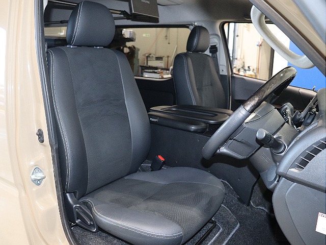 買取直販・希少シートアレンジ1ナンバー8人乗り♪嬉しいディーゼルエンジン♪