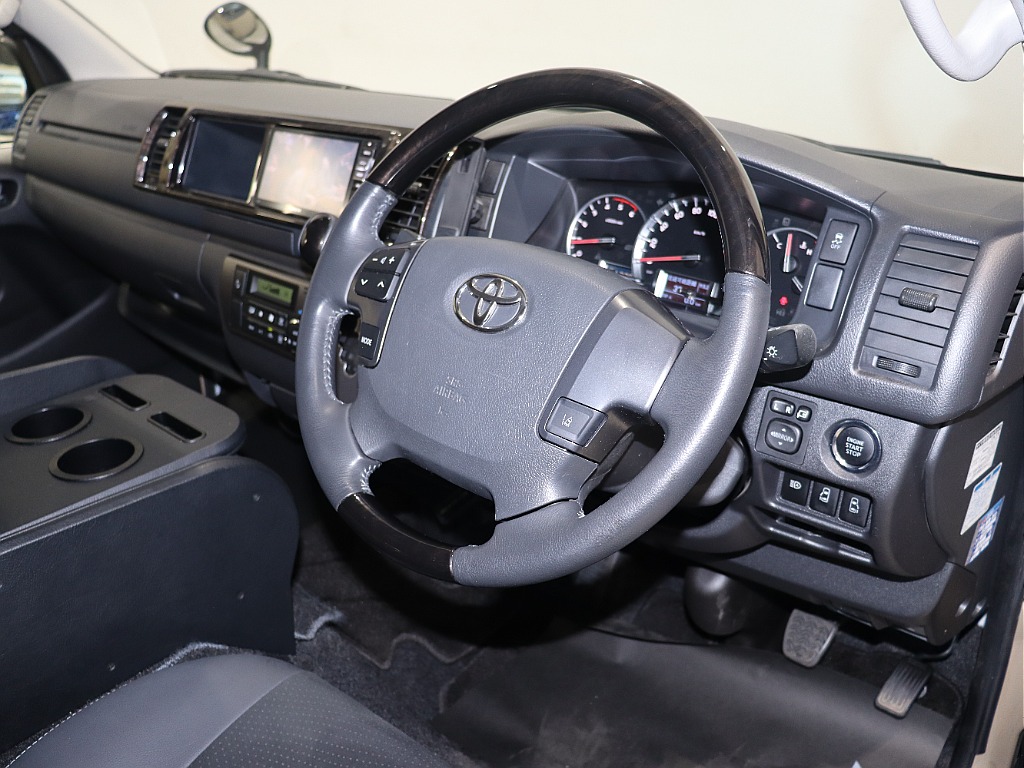 買取直販・希少シートアレンジ1ナンバー8人乗り♪嬉しいディーゼルエンジン♪