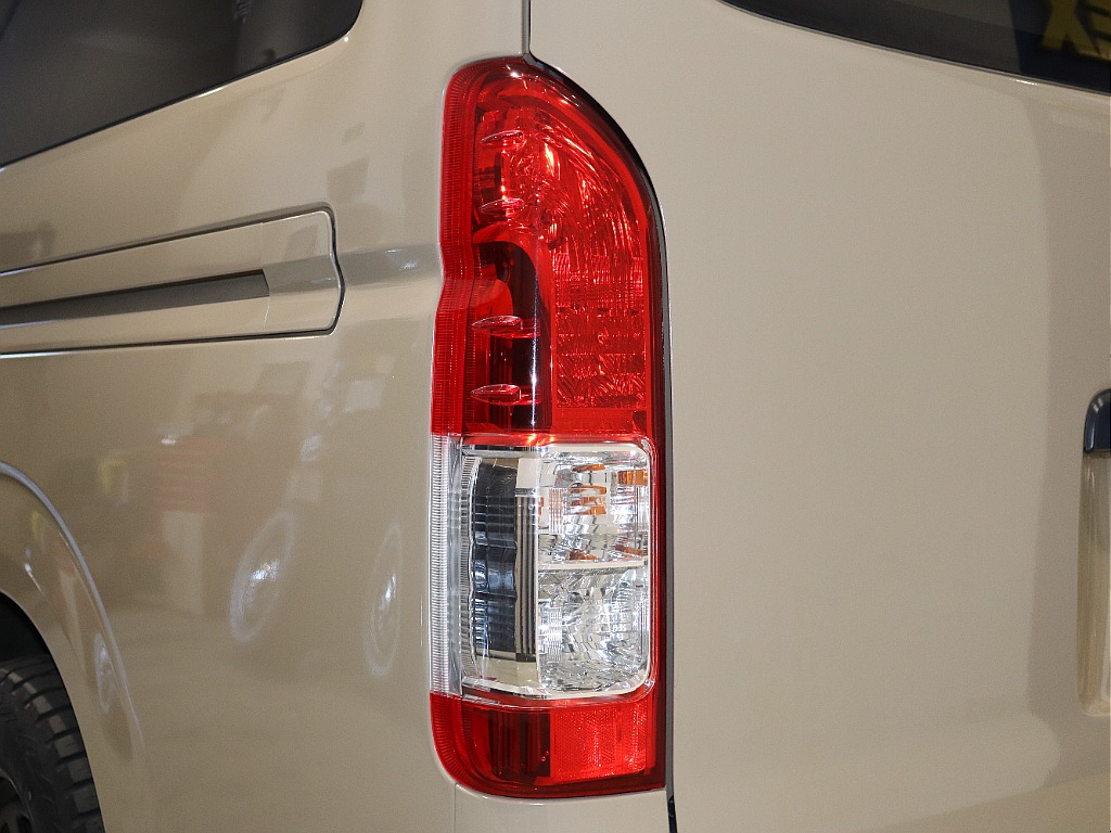 買取直販・希少シートアレンジ1ナンバー8人乗り♪嬉しいディーゼルエンジン♪