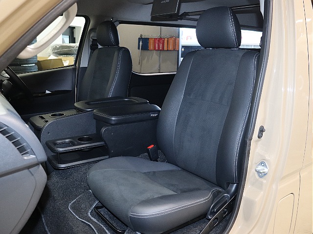 買取直販・希少シートアレンジ1ナンバー8人乗り♪嬉しいディーゼルエンジン♪