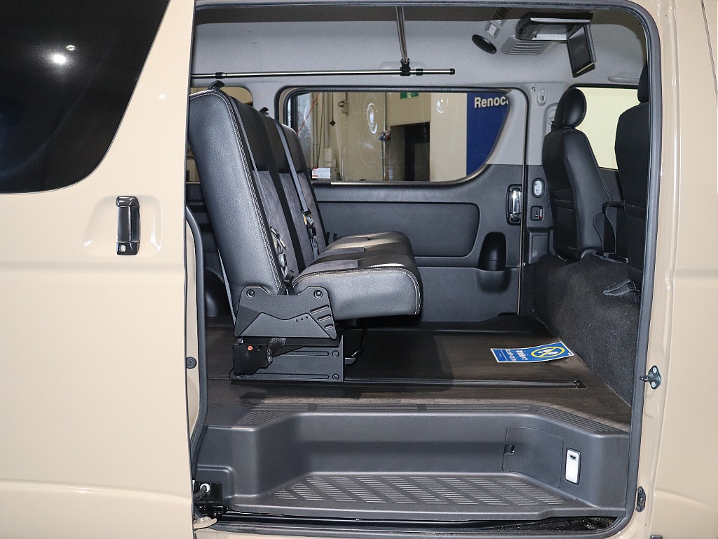 買取直販・希少シートアレンジ1ナンバー8人乗り♪嬉しいディーゼルエンジン♪