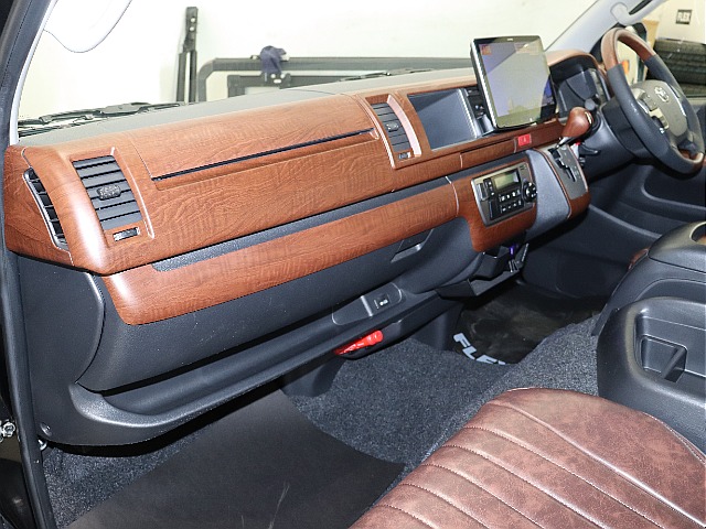 【Renoca CoastLines/R5年ワゴンGL4WD】純正ブラック×角目LEDフェイス♪高額大画面ツインモニター付き♪【全国納車可】