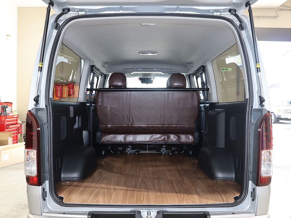 純正シルバー×角目フェイス×マットブラックペイント・13.3インチディスプレイオーディオ♪