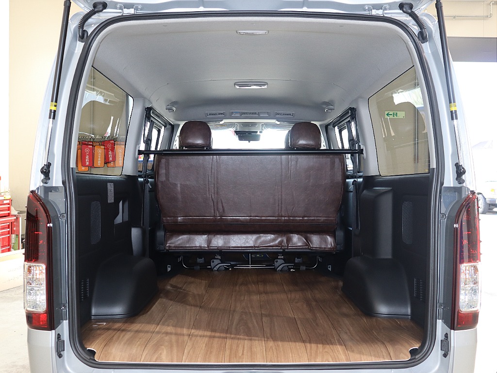 純正シルバー×角目フェイス×マットブラックペイント・13.3インチディスプレイオーディオ♪