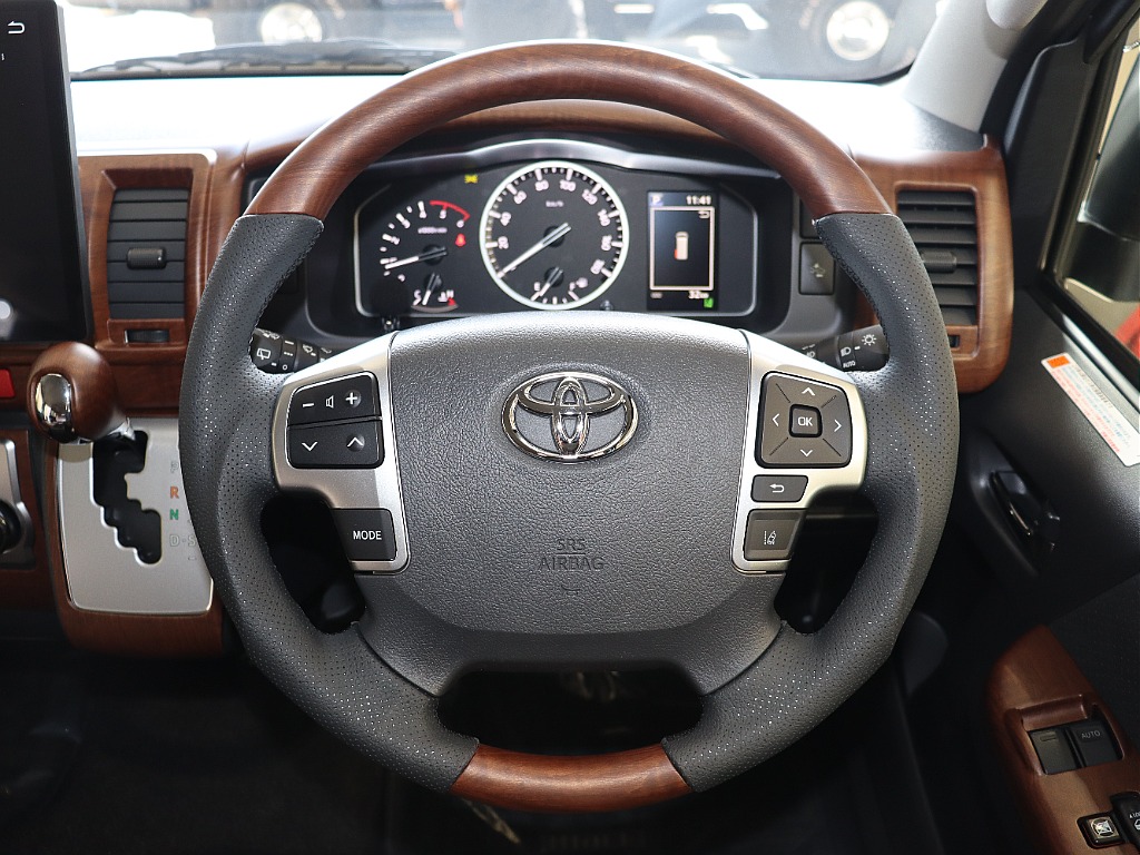 純正シルバー×角目フェイス×マットブラックペイント・13.3インチディスプレイオーディオ♪