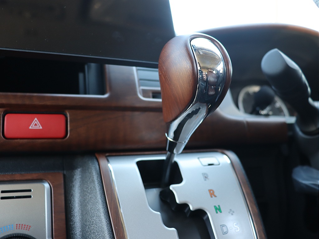 純正シルバー×角目フェイス×マットブラックペイント・13.3インチディスプレイオーディオ♪