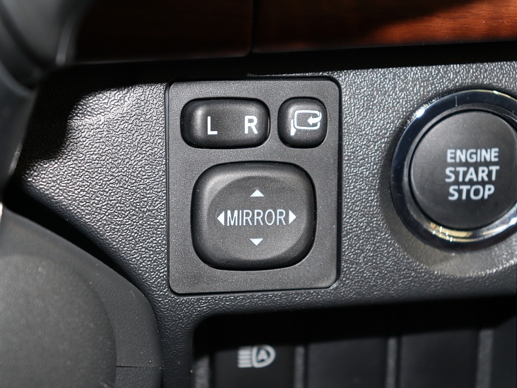 純正シルバー×角目フェイス×マットブラックペイント・13.3インチディスプレイオーディオ♪