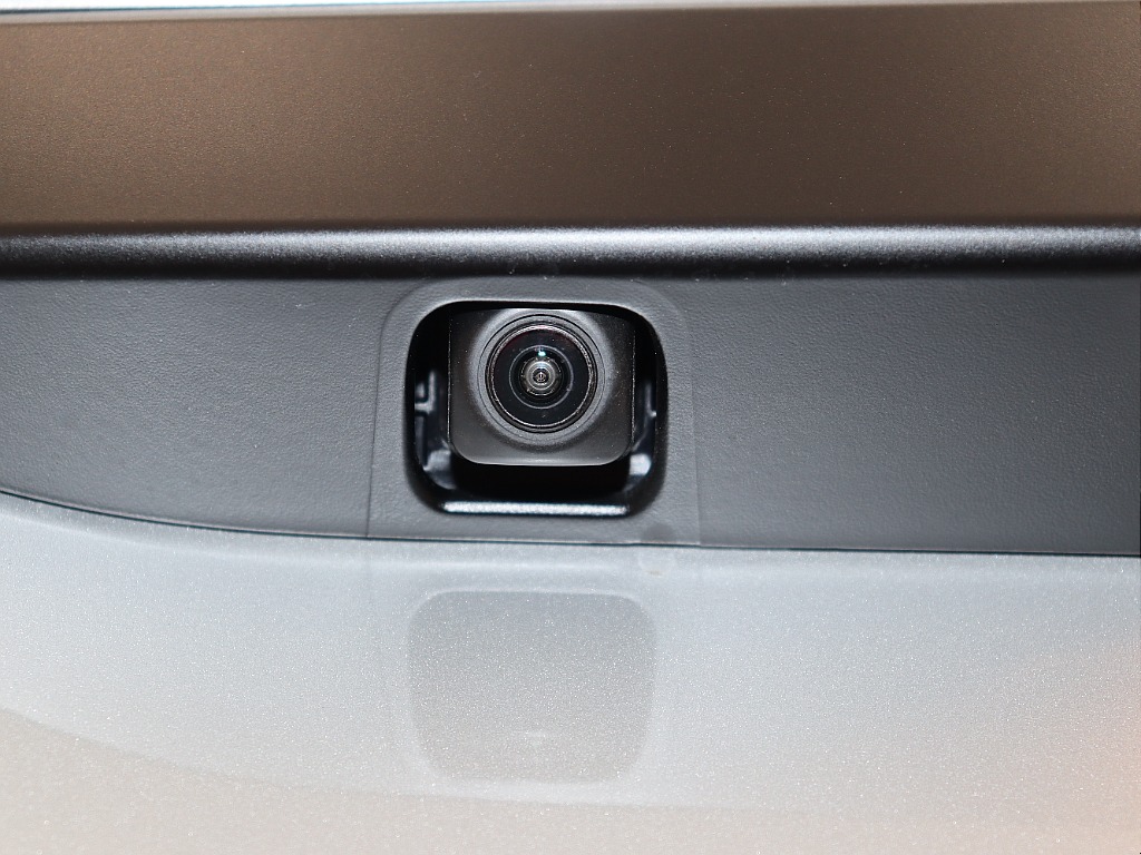 純正シルバー×角目フェイス×マットブラックペイント・13.3インチディスプレイオーディオ♪