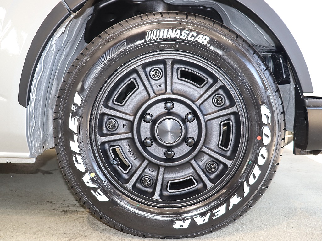 純正シルバー×角目フェイス×マットブラックペイント・13.3インチディスプレイオーディオ♪