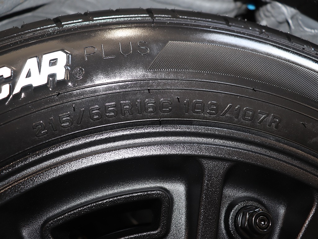 純正シルバー×角目フェイス×マットブラックペイント・13.3インチディスプレイオーディオ♪