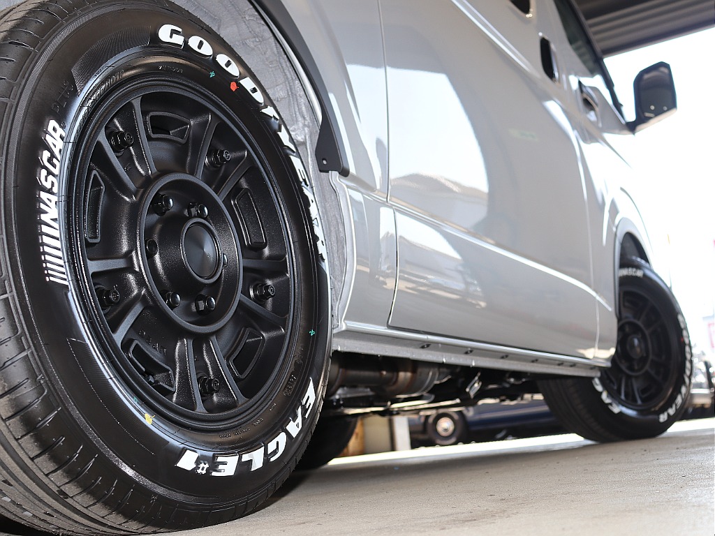 純正シルバー×角目フェイス×マットブラックペイント・13.3インチディスプレイオーディオ♪