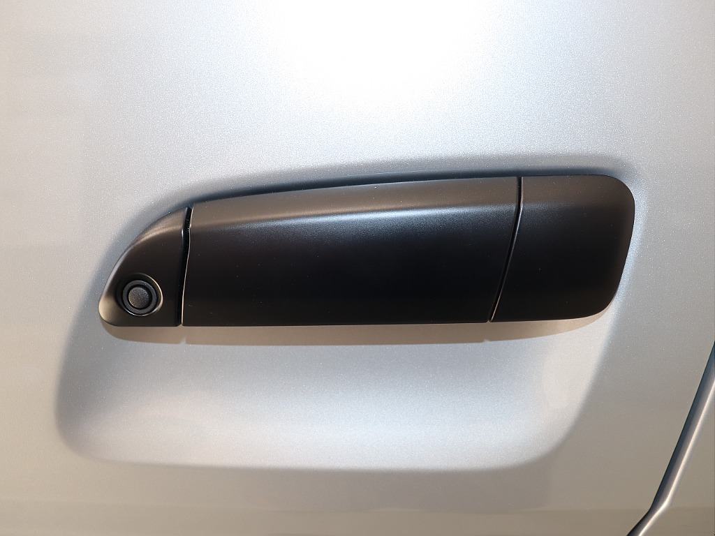 純正シルバー×角目フェイス×マットブラックペイント・13.3インチディスプレイオーディオ♪