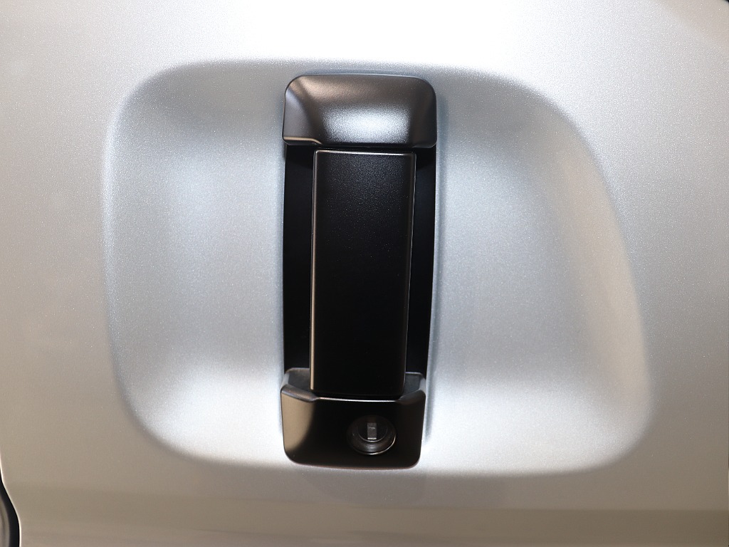 純正シルバー×角目フェイス×マットブラックペイント・13.3インチディスプレイオーディオ♪