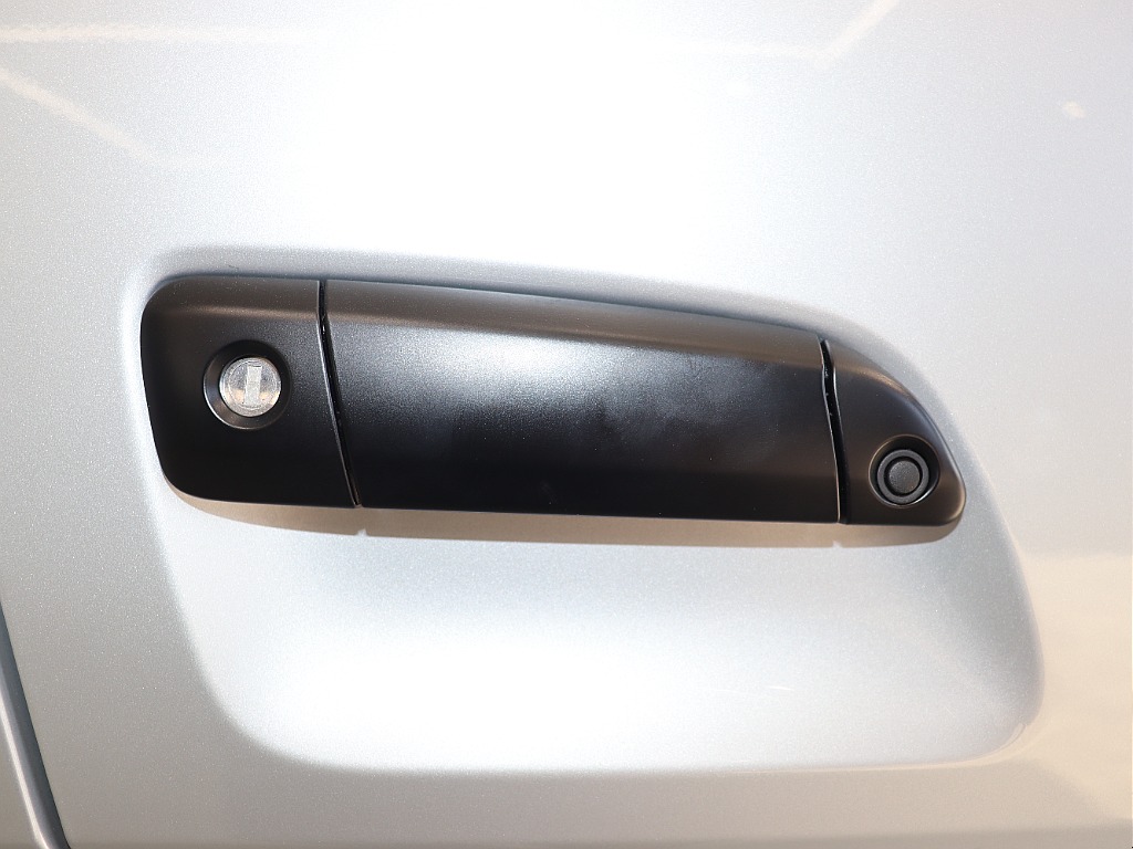 純正シルバー×角目フェイス×マットブラックペイント・13.3インチディスプレイオーディオ♪