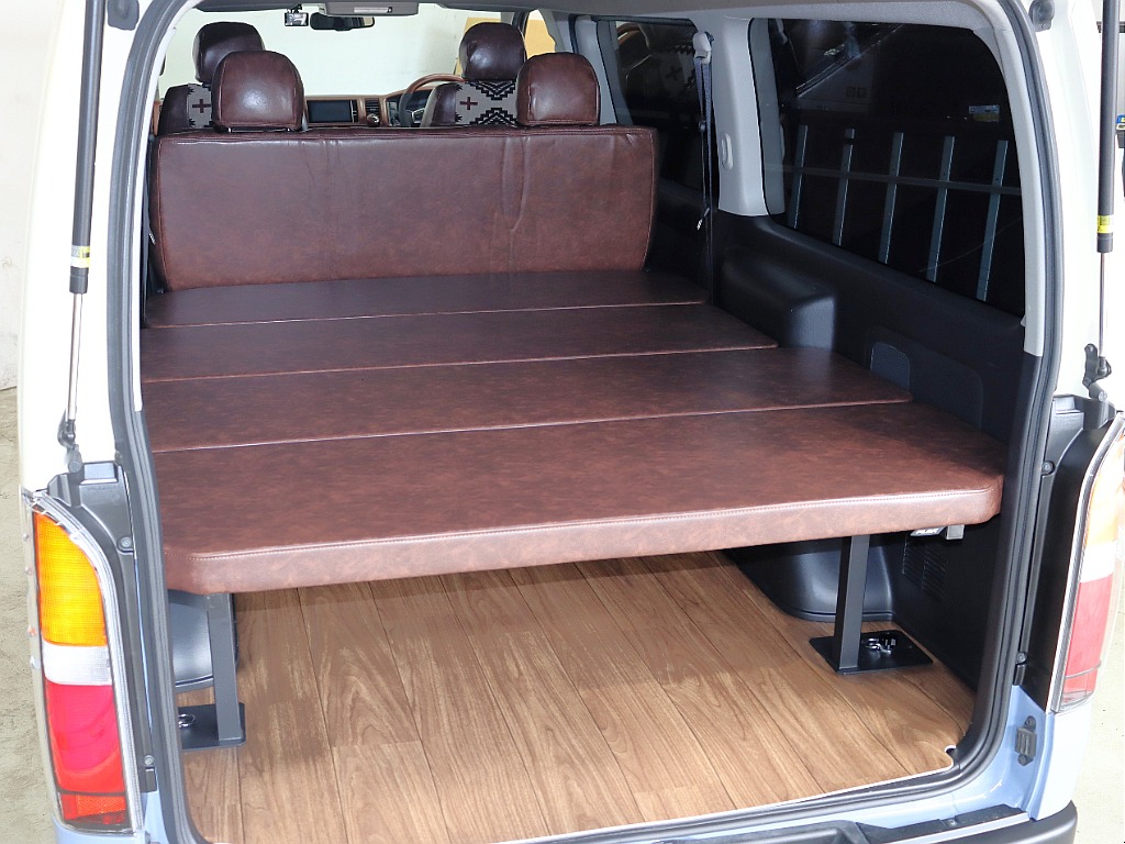 トヨタ ハイエースバン(2枚目)