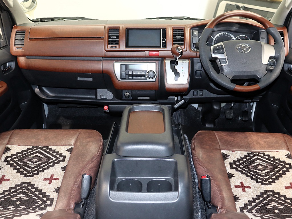 トヨタ ハイエースバン(3枚目)