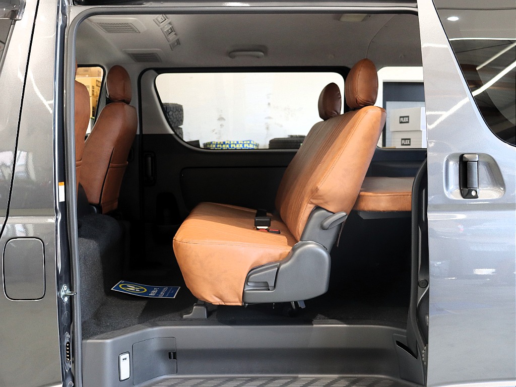 トヨタ ハイエースバン(14枚目)