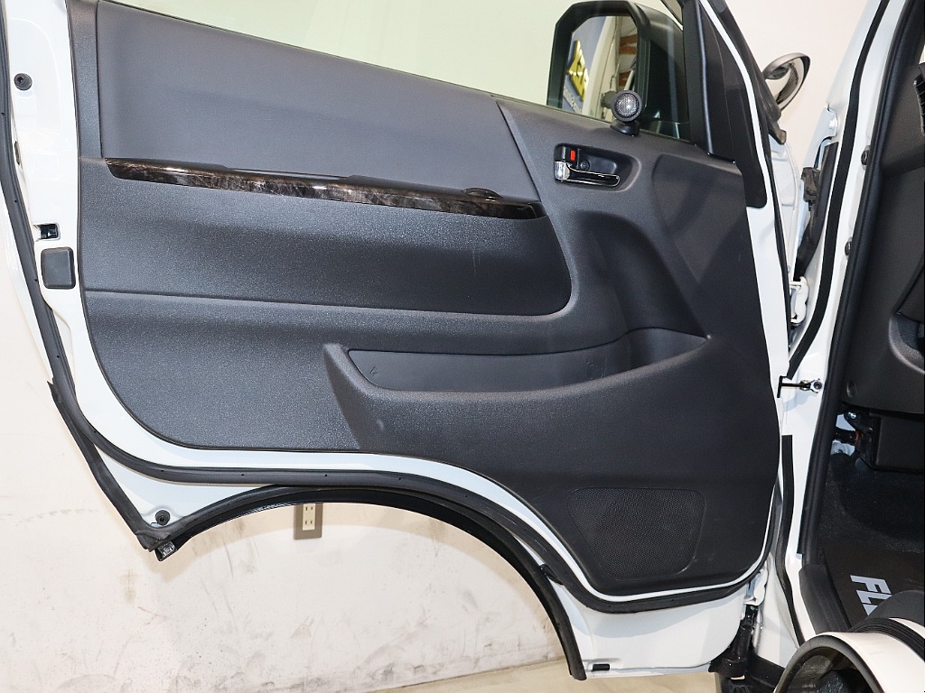 【Renoca CoastLines/6型DARKPRIMEⅡディーゼル4WD】希少なディーゼル4WD!!角目フェイス×純正ホワイト