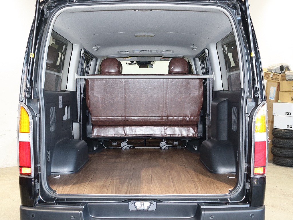 トヨタ ハイエースバン(2枚目)