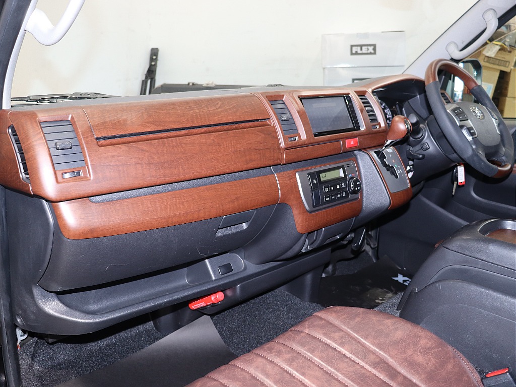 トヨタ ハイエースバン(6枚目)