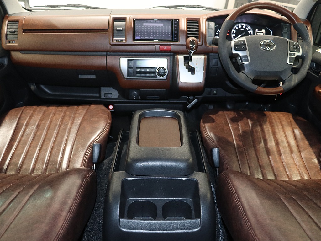 トヨタ ハイエースバン(7枚目)