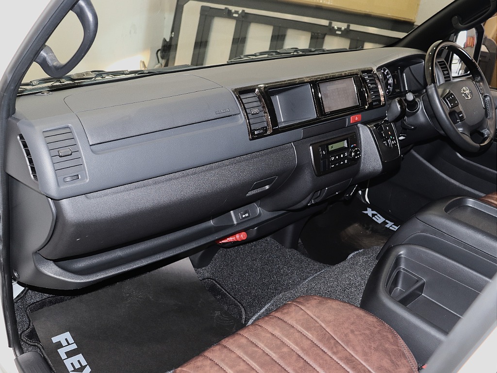 【Renoca CoastLines/R3年ワイドVディーゼル2WD】丸目フェイス＆純正パール♪