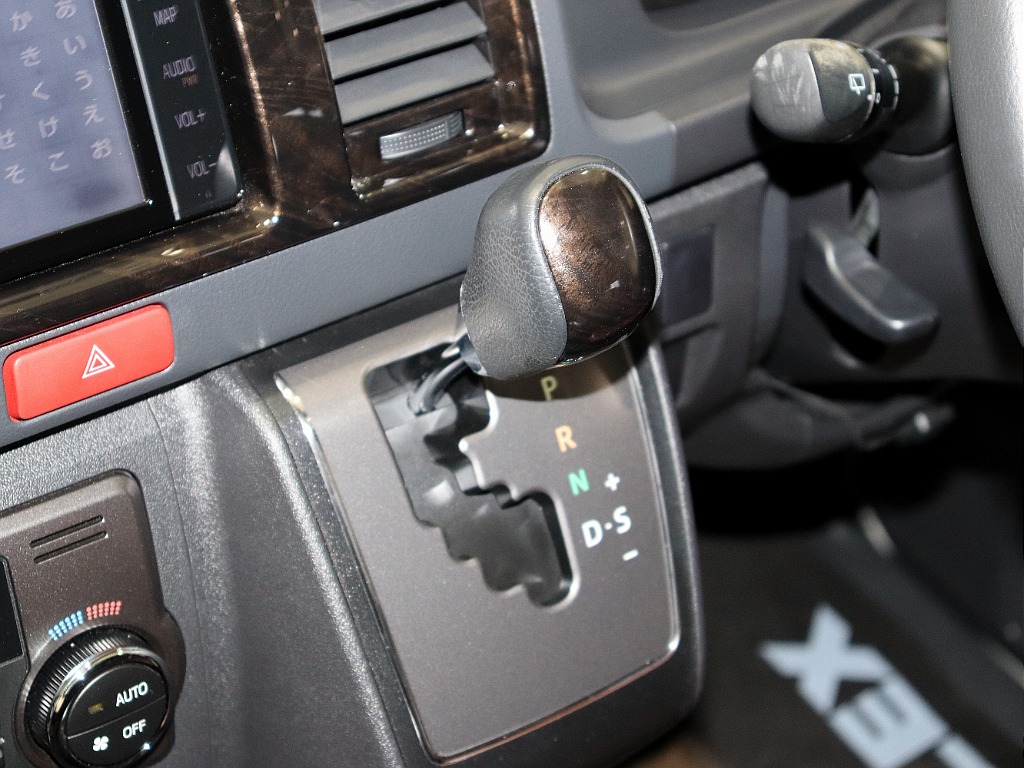 【Renoca CoastLines/R3年ワイドVディーゼル2WD】丸目フェイス＆純正パール♪