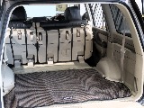 セカンドシートを跳ね上げることで荷室容量を拡張することができ...