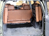 サードシートを跳ね上げることで荷室容量を拡張することができま...