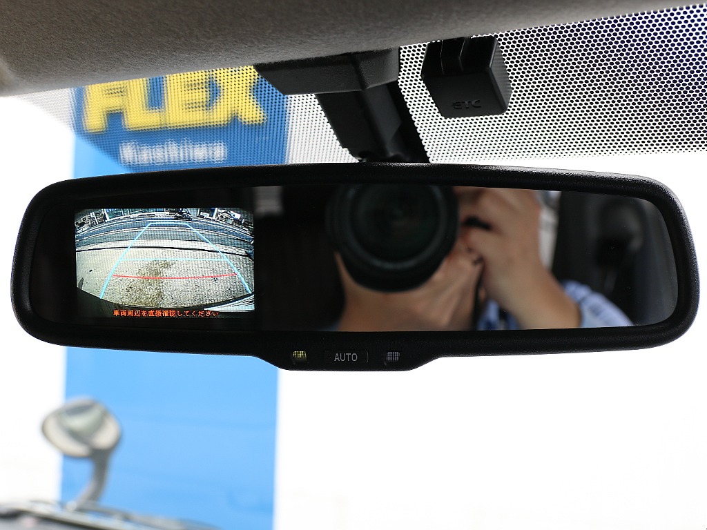 メーカーオプション バックカメラ付き自動防眩ミラー！！