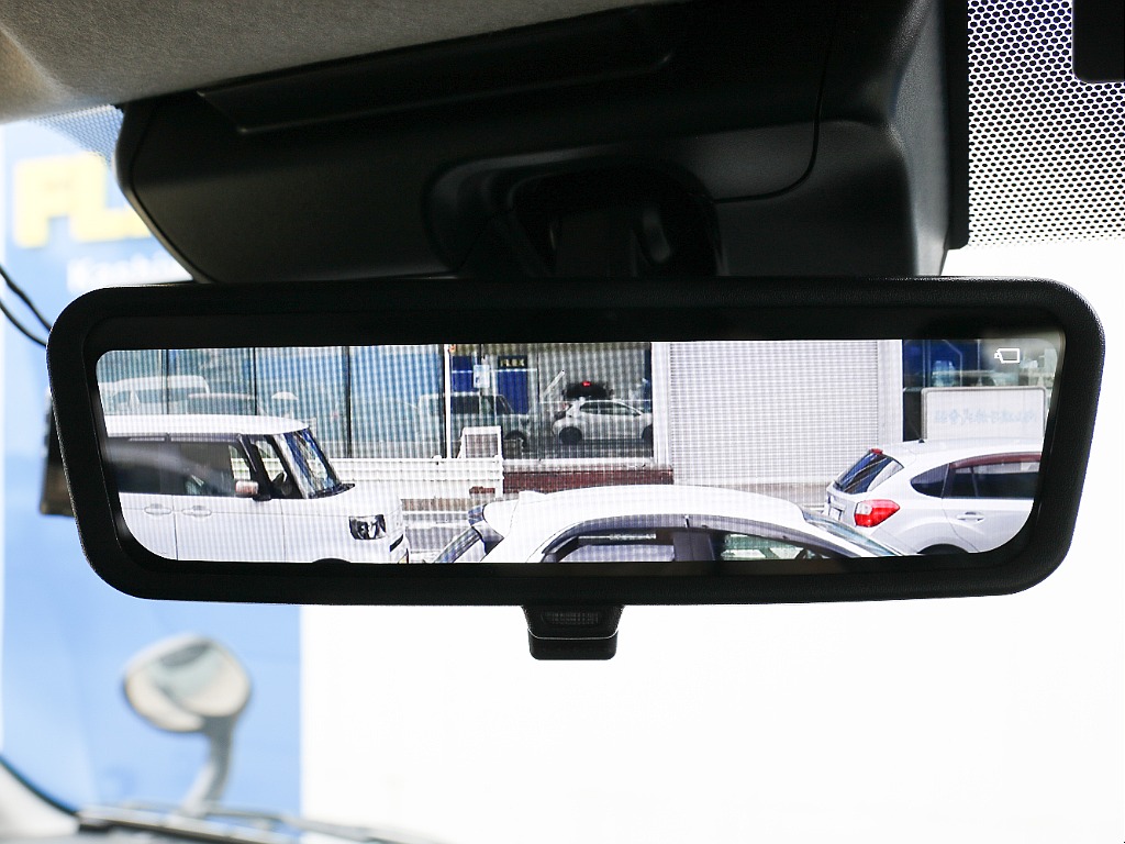 メーカーオプション デジタルインナーミラー付き！！