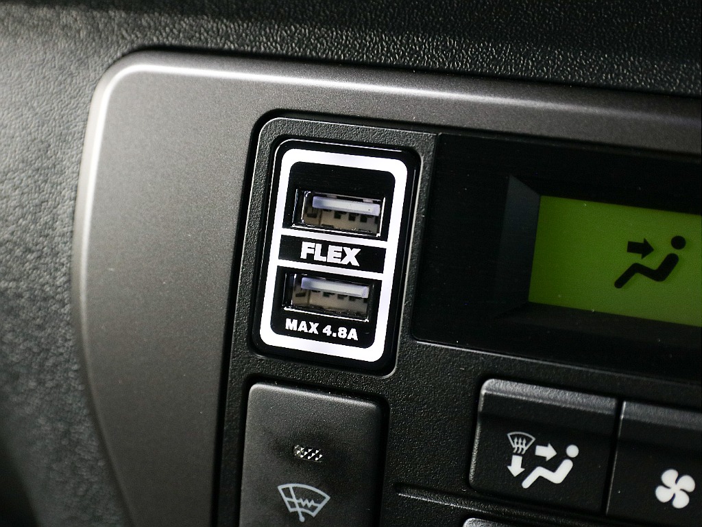 FLEXオリジナル USBポート付き！！