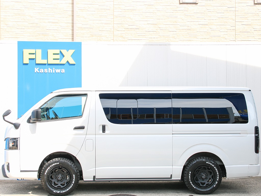 小窓付きで空気の入れ替え楽々です！！