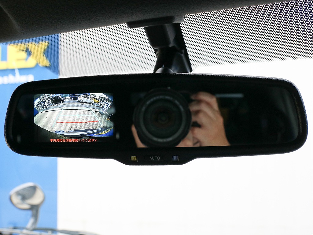 メーカーオプション バックモニター付き自動防眩ミラー！！