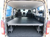セカンドシート格納でさらに広々とした荷室です！！