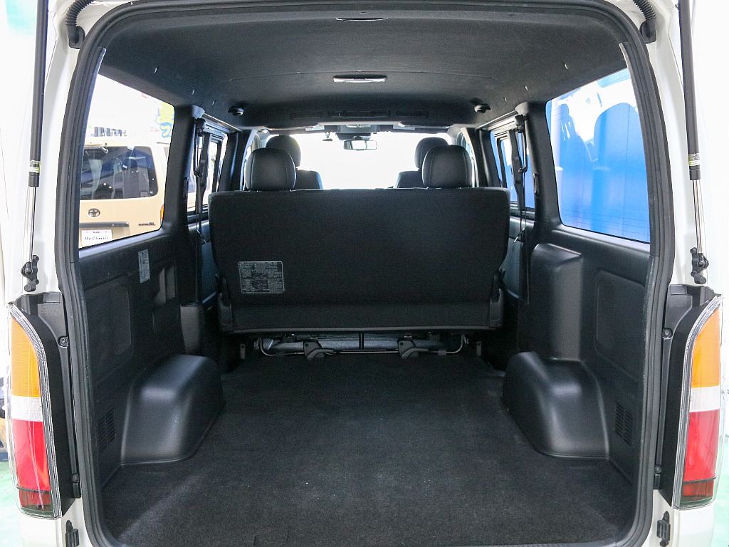 バンならではの荷室になります！！