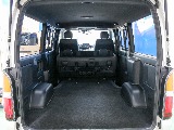 セカンドシート格納でさらに広々とした荷室です！！