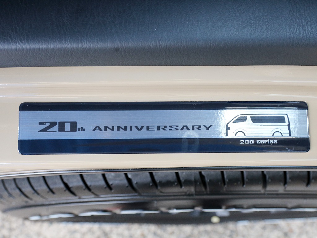 200系20周年記念スカッフプレート付き！！