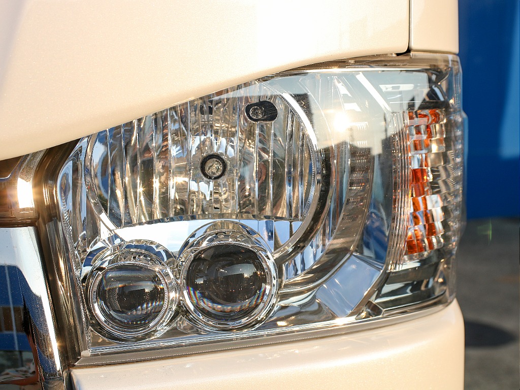 夜間の走行も安心のLEDヘッドランプ付き！！