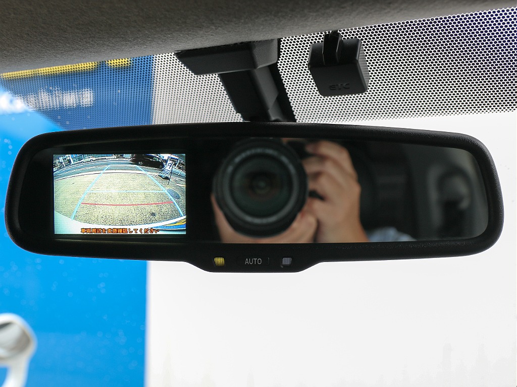 メーカーオプション バックカメラ付き自動防眩ミラー！！