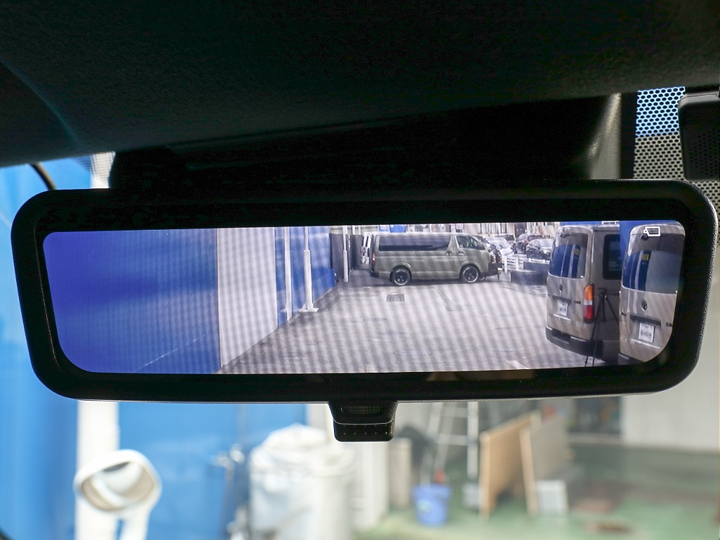 メーカーオプション デジタルインナーミラー付き！！