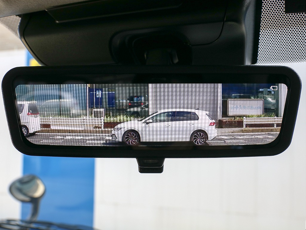 メーカーオプション デジタルインナーミラー付き！！