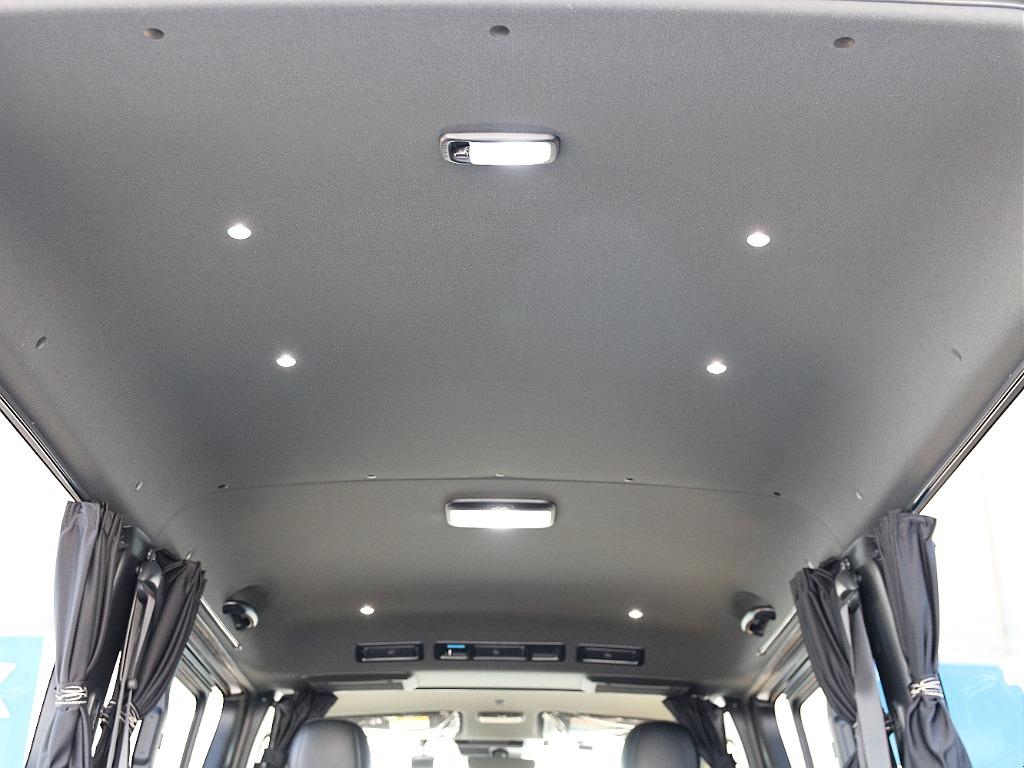 トヨタ純正 LEDカーゴライト付き！！