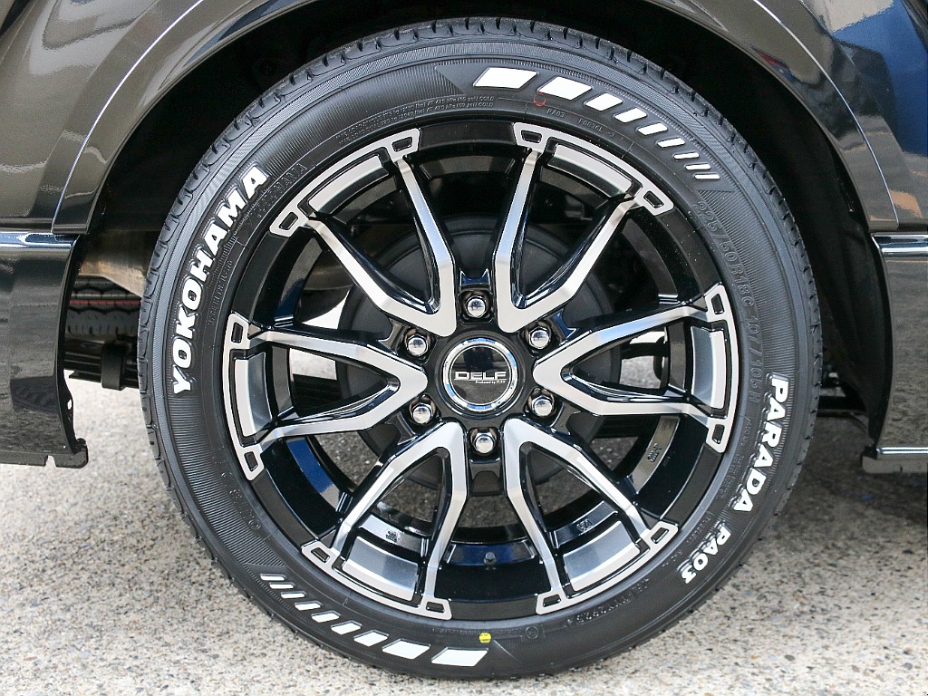 FLEXオリジナル デルフ06 18インチアルミホイール＆ヨコハマ パラダタイヤ付き！！