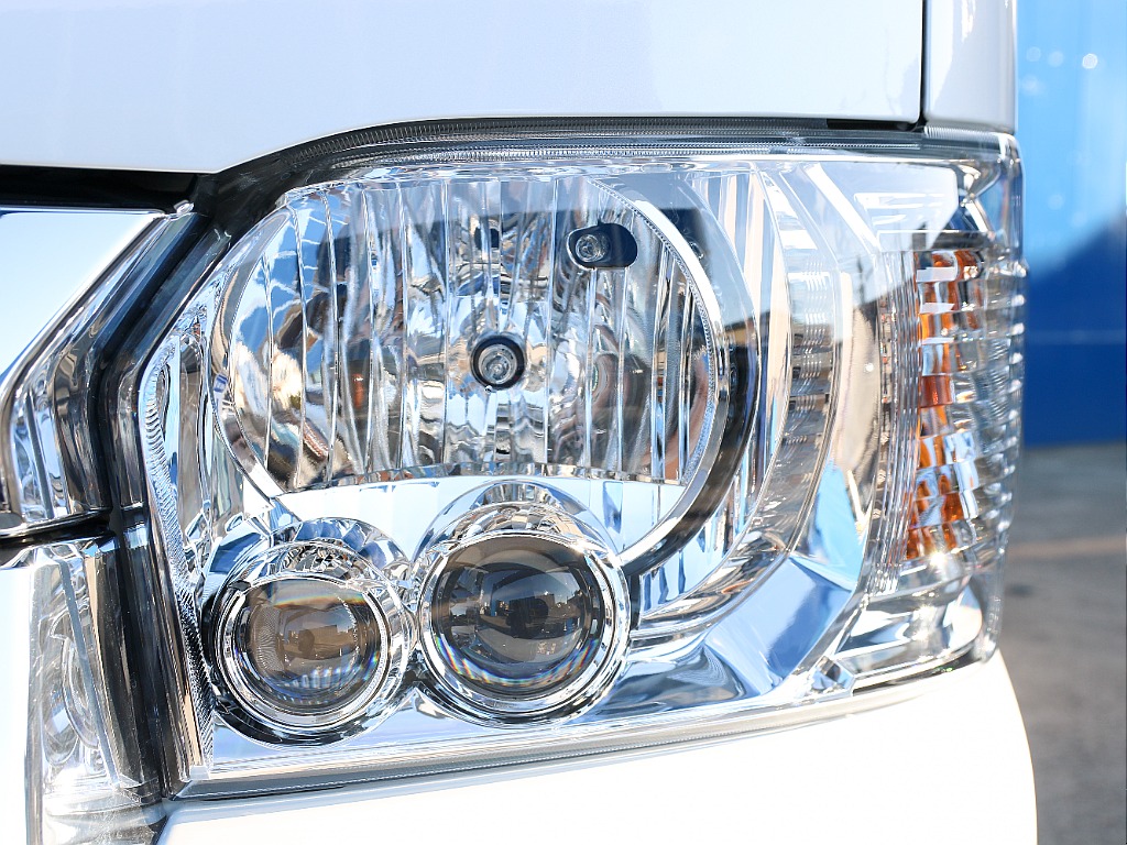 夜間の走行も安心のLEｄヘッドランプ付き！！